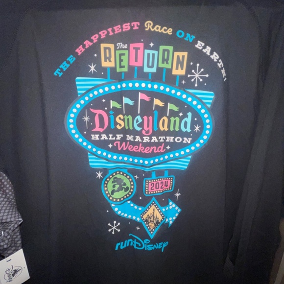 runDisney 2024 Disneyland Half Marathon x-large Jacket - Picture 3 of 7